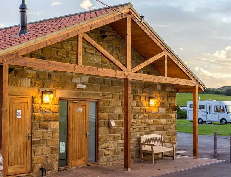 sandfield-house-farm-caravan-park-whitby-2nl6u