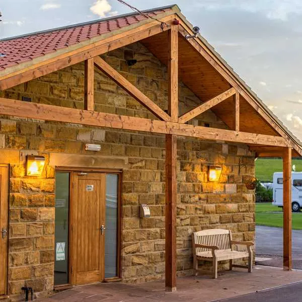 sandfield-house-farm-caravan-park-whitby-2nl6u