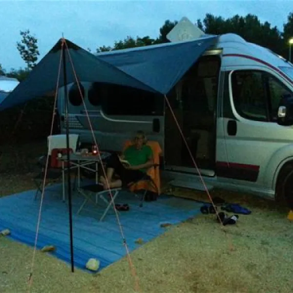 camping-lanterna-porectar-ikcfu