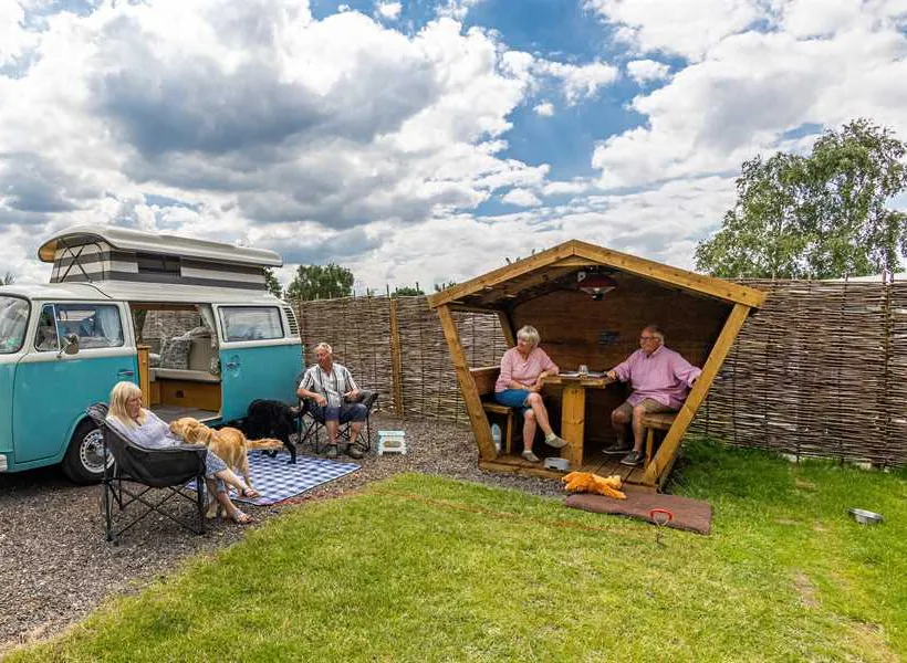 pinecones-caravan-and-camping-dersingham-4thqa