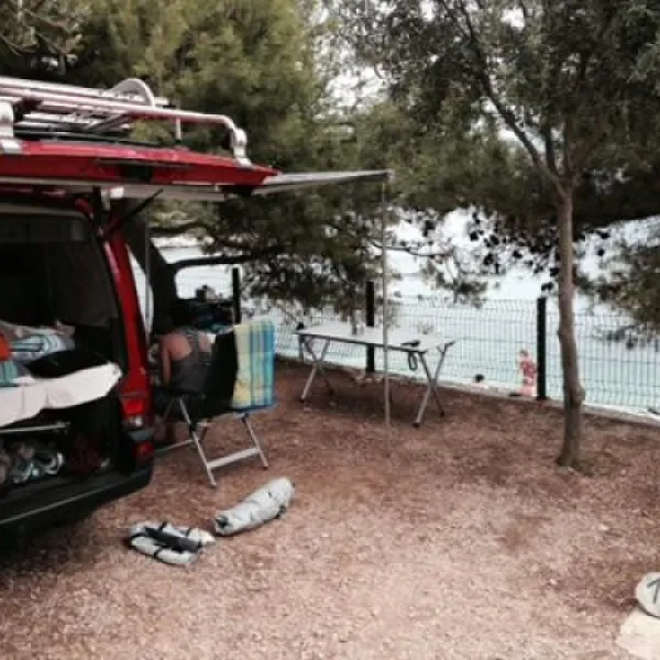 autocamp-labadusa-trogir-junmz