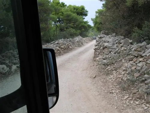 autocamp-labadusa-trogir-mcrza