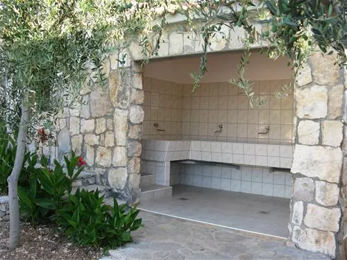 autocamp-labadusa-trogir-xyyba
