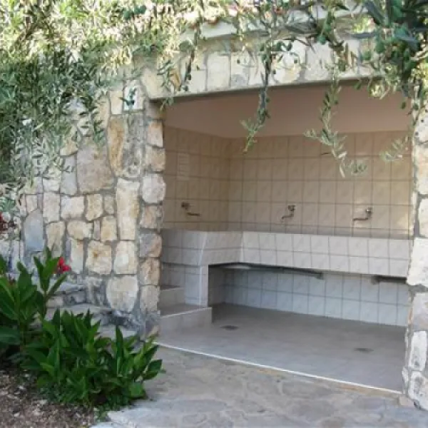autocamp-labadusa-trogir-xyyba