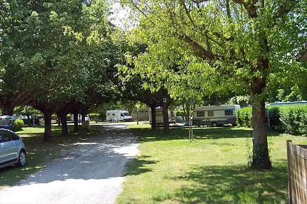 camping-les-clorinthes-drme-795hv