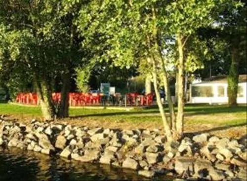 flower-camping-du-lac-bain-de-bretagne-trvpj