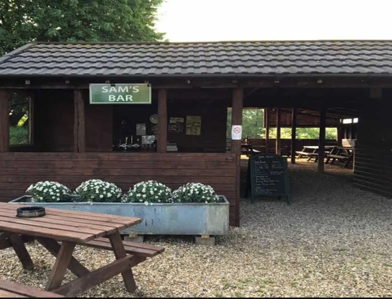 blackland-lakes-hol-center-calne-nnjvx
