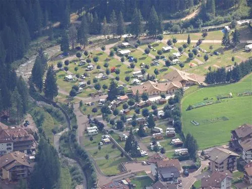 campeggio-miravalle-campitello-di-fassa-ilzeb