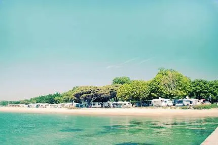 camping-les-mres-var-ft4ab