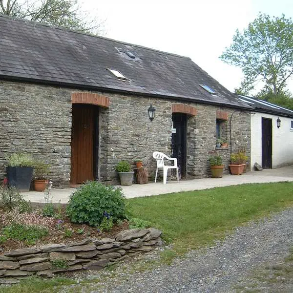 dolbryn-camping-and-caravanning-newcastle-emlyn-bsr26
