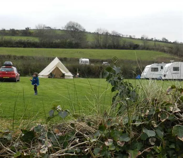 dolbryn-camping-and-caravanning-newcastle-emlyn-rxnyz
