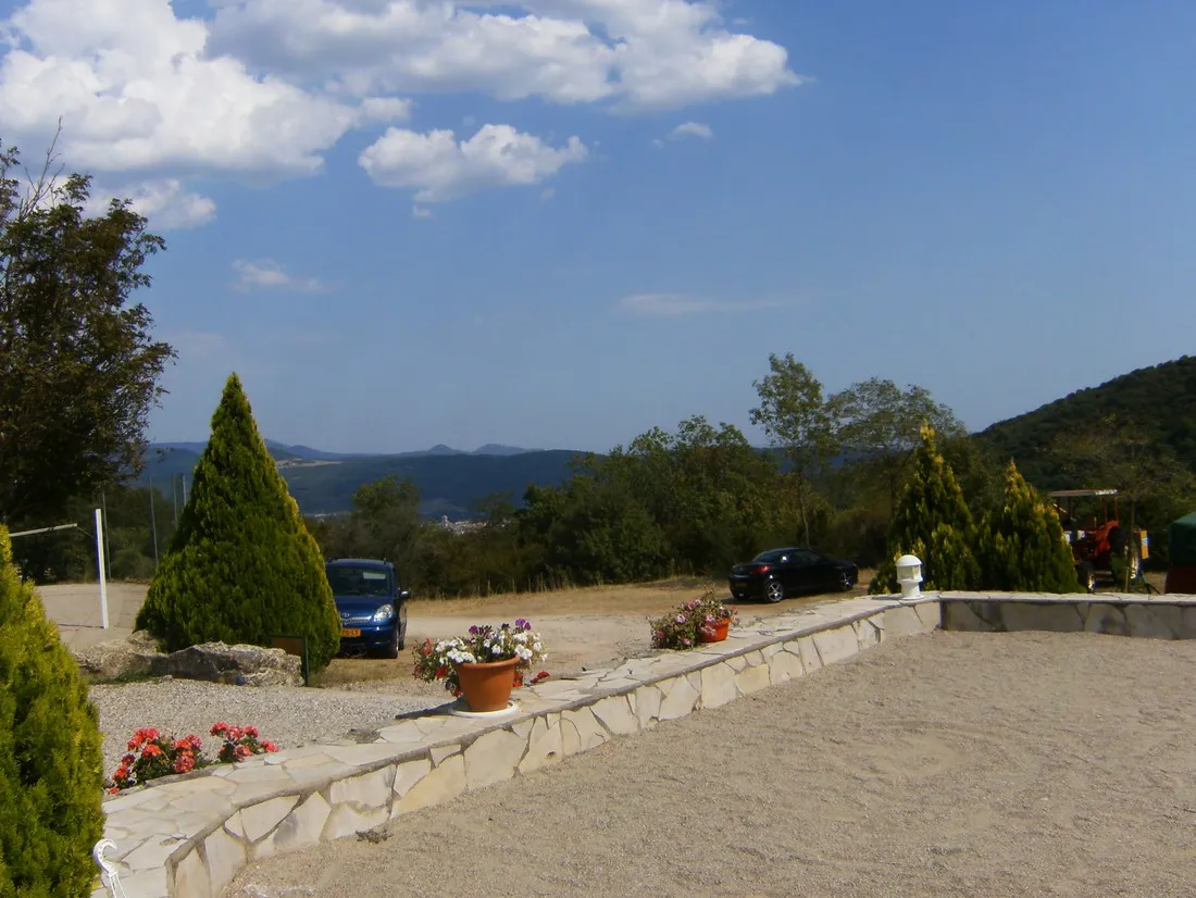 camping-naturistes-domaine-de-lambeyran-lodeve-nkmoj