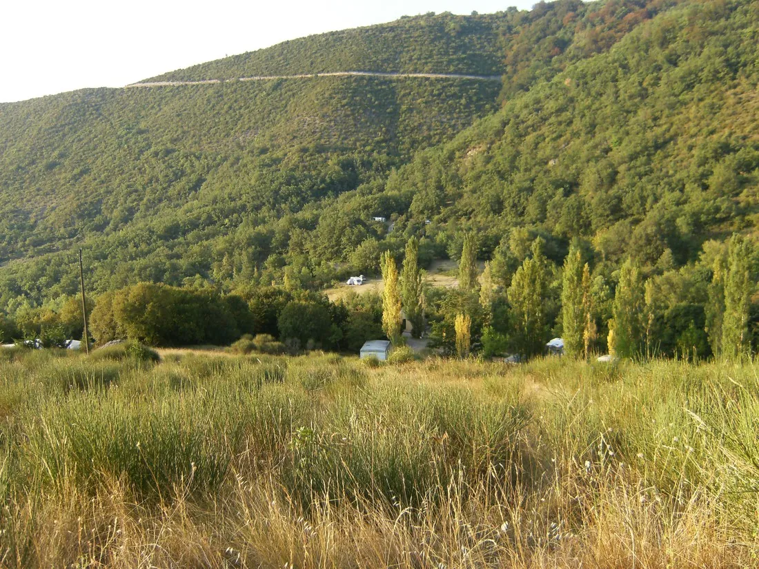 camping-naturistes-domaine-de-lambeyran-lodeve-xnn83