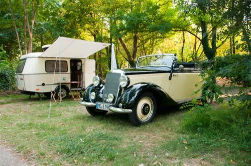 camping-universal-rochegude-mhiyg