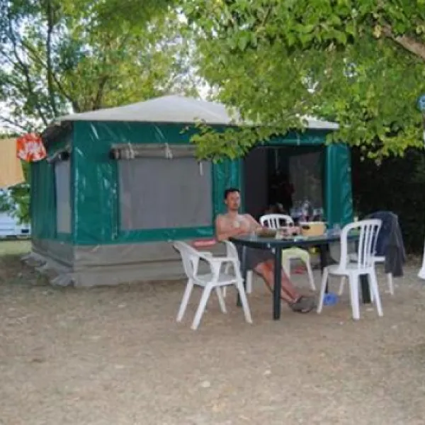 camping-universal-rochegude-qqm5d