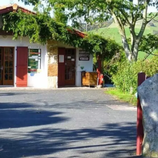 camping-aire-naturelle-de-zaldua-georges-ainhoa-p2qmt