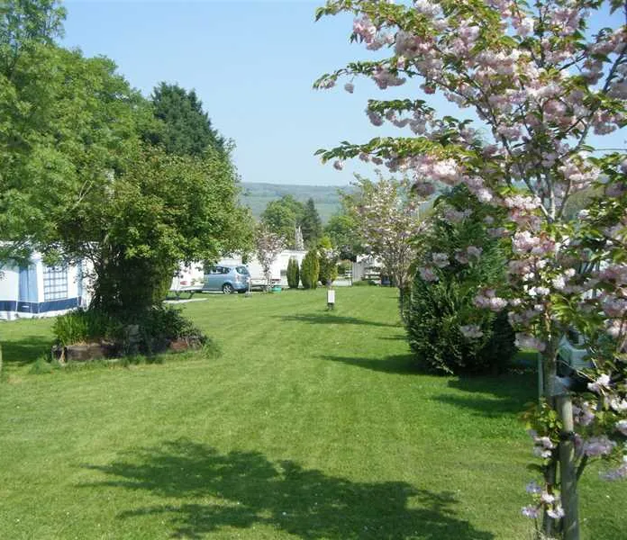 cheddar-touring-caravan-and-camping-park-cheddar-hrhcr