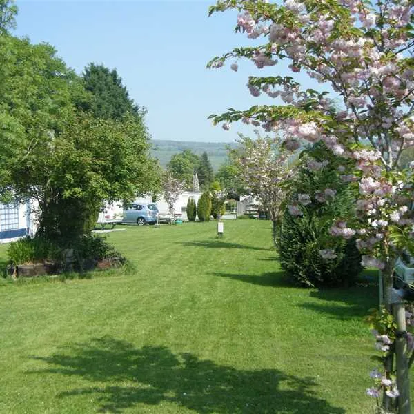 cheddar-touring-caravan-and-camping-park-cheddar-hrhcr
