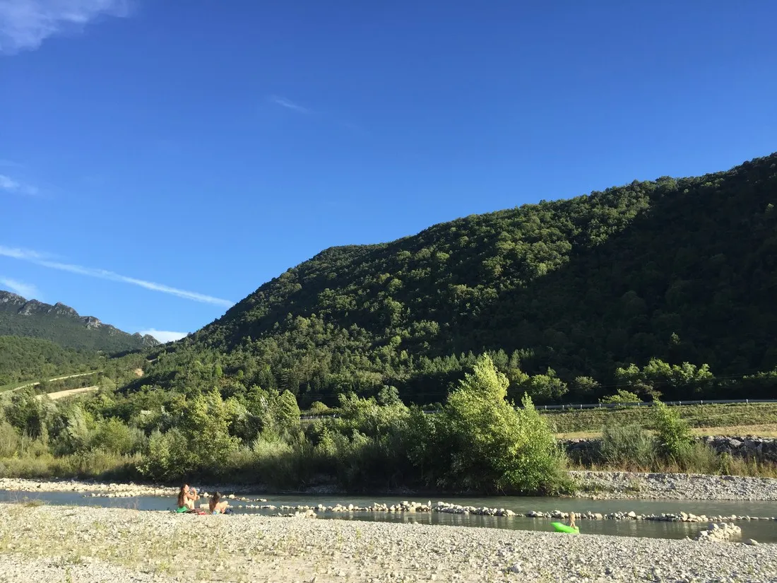camping-les-chapelains-drme-phlqx