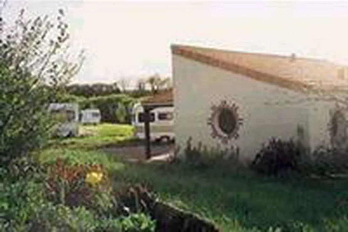 camping-a-la-ferme-des-couts-chambretaud-fj6xw