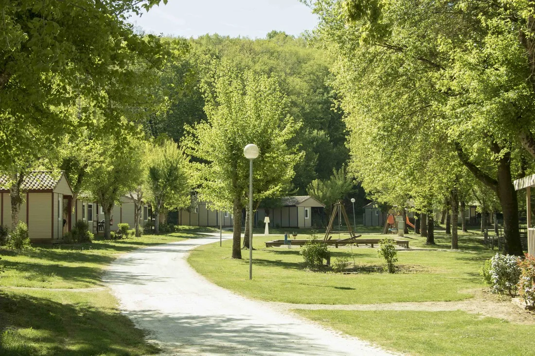 camping-village-le-moulin-de-surier-beaumontduprigord-2s0pb