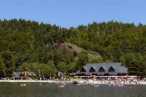 domaine-du-lac-chambon-murol-w0lvi