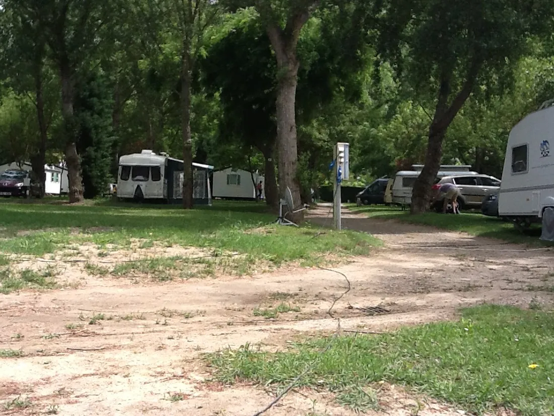 camping-larribal-millau-zwpxw