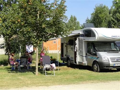 camping-les-pins-saint-palais-de-la-mer-5gjvt