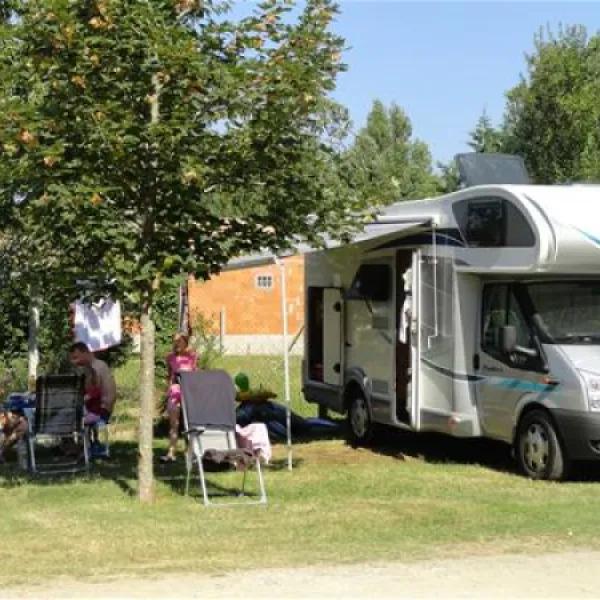 camping-les-pins-saint-palais-de-la-mer-5gjvt