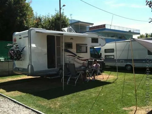 caravan-camping-miralago-sa-tenero-8yv5i