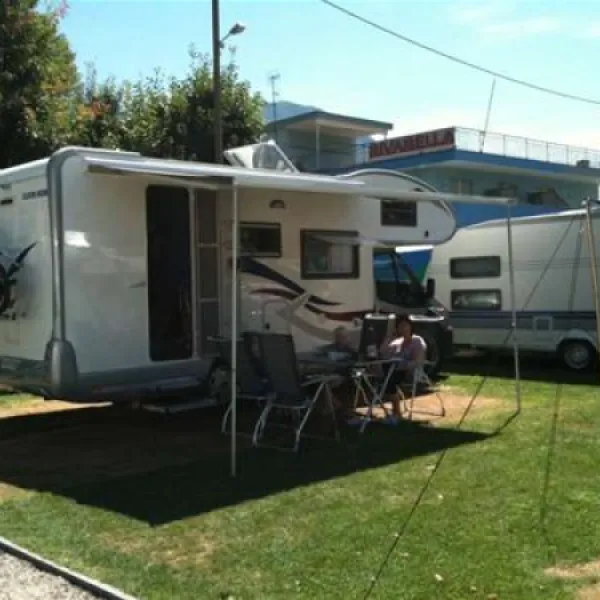 caravan-camping-miralago-sa-tenero-8yv5i