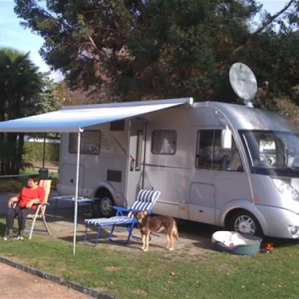 caravan-camping-miralago-sa-tenero-azlod