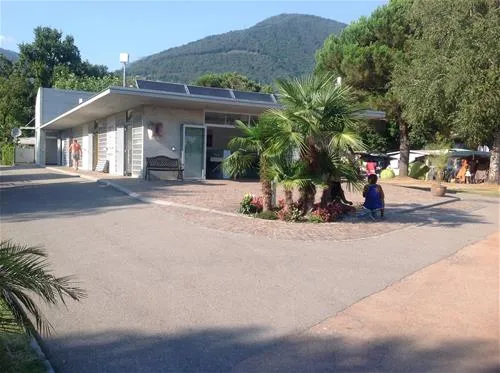 caravan-camping-miralago-sa-tenero-c4sx7