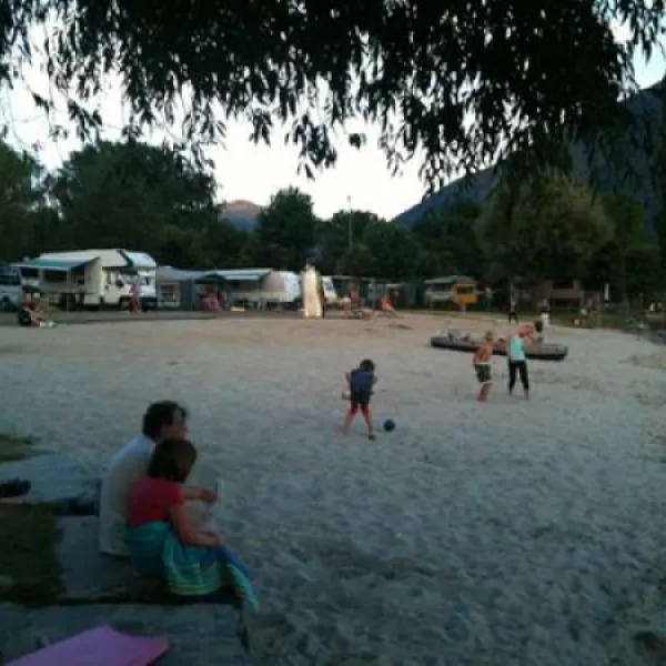 caravan-camping-miralago-sa-tenero-iuoim