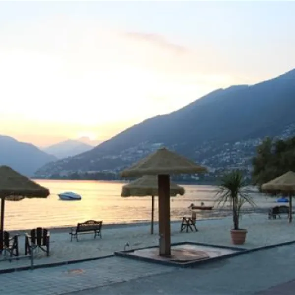 caravan-camping-miralago-sa-tenero-njftw