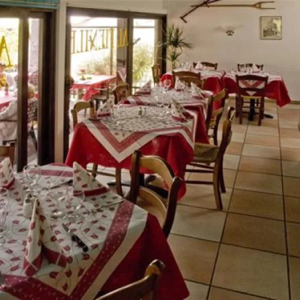 caravan-camping-miralago-sa-tenero-ouuzj