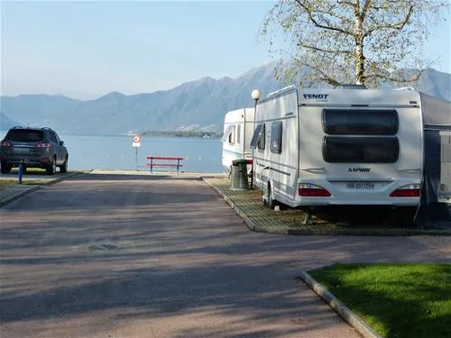 caravan-camping-miralago-sa-tenero-phw7v