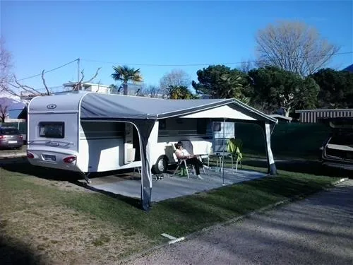caravan-camping-miralago-sa-tenero-q4m8a