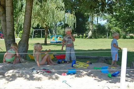 camping-lesplanade-hautesane-ilyrx