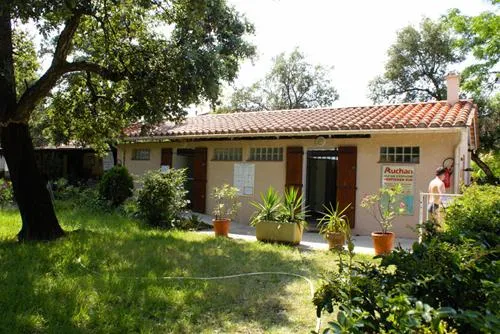 camping-la-pinede-st-genis-des-fontaines-eaf9w