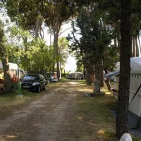 camping-la-pinede-st-genis-des-fontaines-xlki9