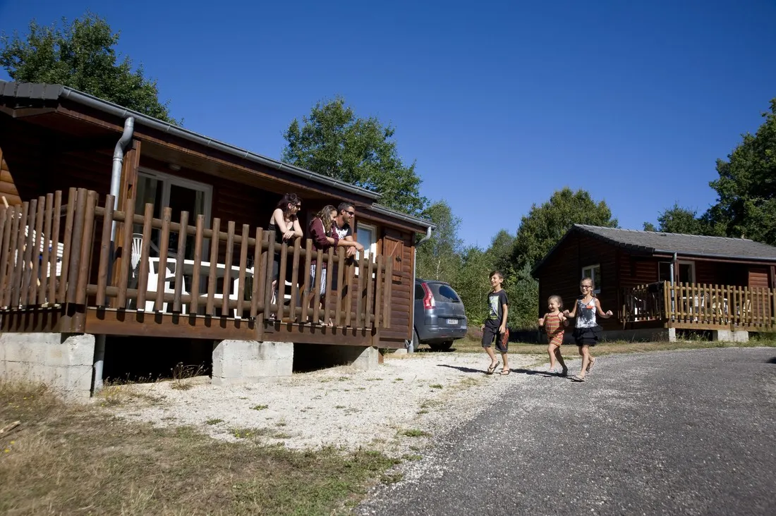 camping-municipal-du-lac-de-feyt-servires-le-chteau-dvbm1