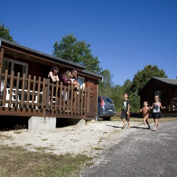 camping-municipal-du-lac-de-feyt-servires-le-chteau-dvbm1