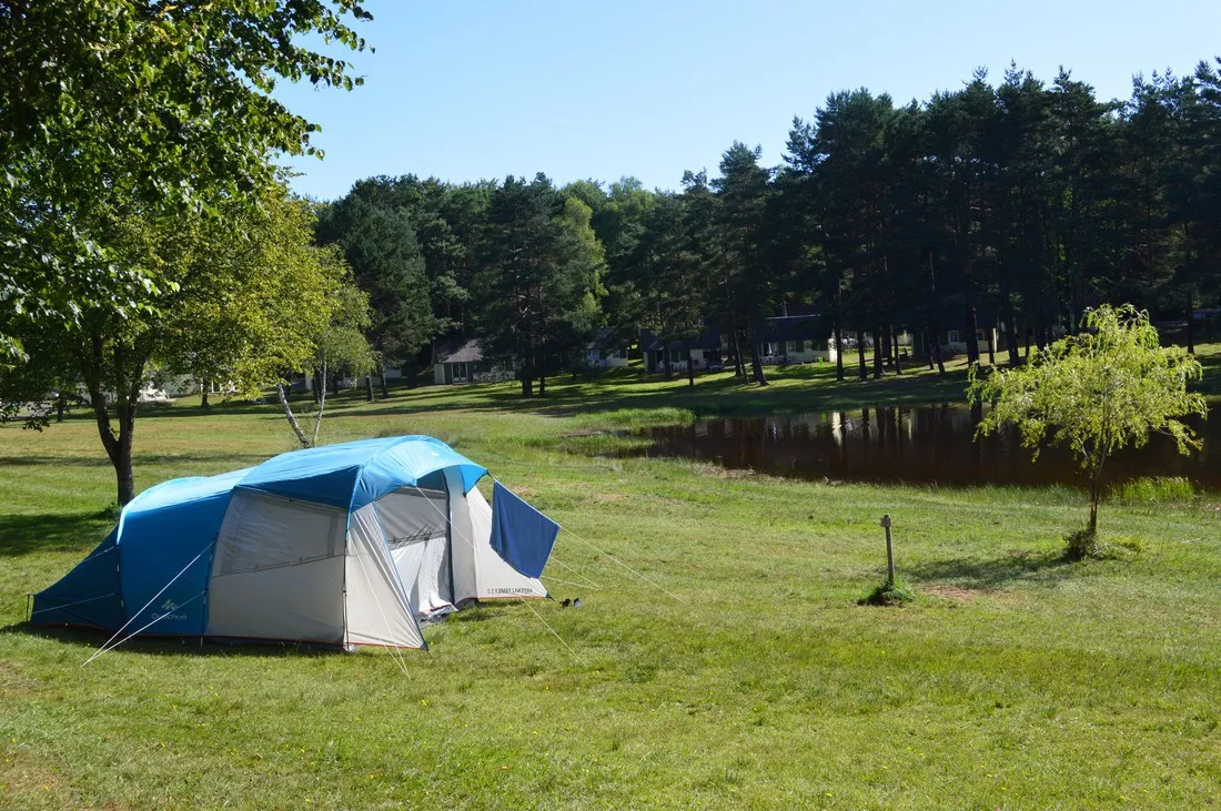 camping-municipal-du-lac-de-feyt-servires-le-chteau-n1hjt
