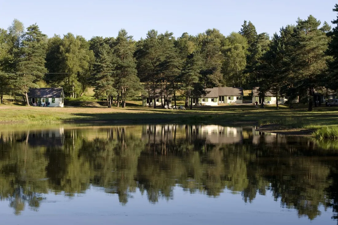 camping-municipal-du-lac-de-feyt-servires-le-chteau-qo0jl