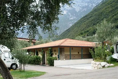 camping-claudia-malcesine-xeazo