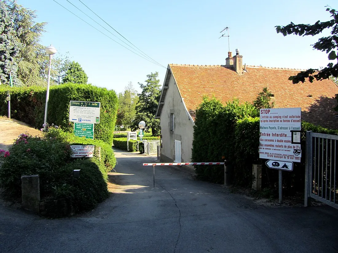 camping-municipal-du-val-de-sarthe-beaumont-sur-sarthe-khq11