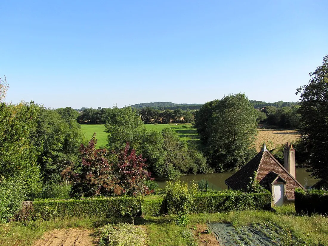 camping-municipal-du-val-de-sarthe-beaumont-sur-sarthe-udx3j