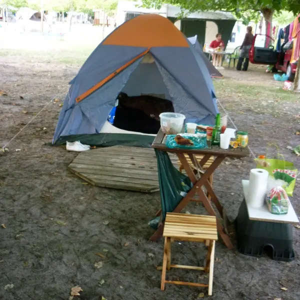 camping-le-pot-de-resine-ares-luugn