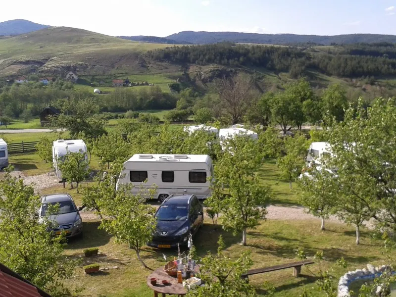 camping-viljamovka-kremna-y8ijd